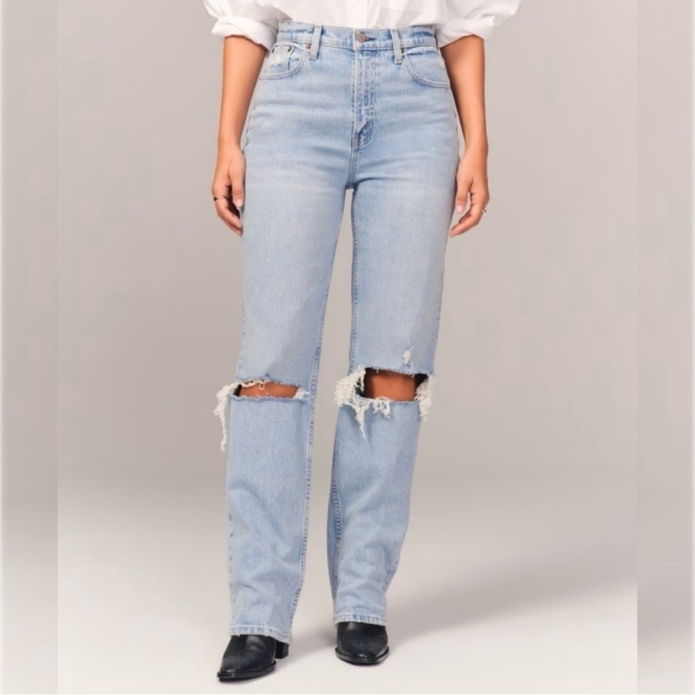 Abercrombie Light Destroy Curve Love Ultra High Rise 90s Straight Jeans NWOT